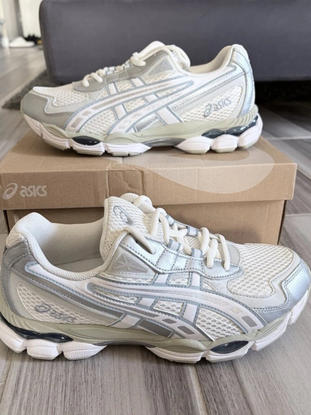 Men's ASICS GEL-NYC 2055 Shoes - Cream Dolphin Grey 1203A542 107 - Picture 2 of 12